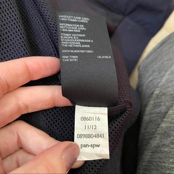 Tommy Hilfiger  men’s hooded navy blue‎ windbreaker jacket in size small - Picture 12 of 13